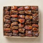 خرید خرمای کبکاب 2 کیلویی درجه 1 با چیدمان منظم و ردیفی در کارتن تلسکوپی