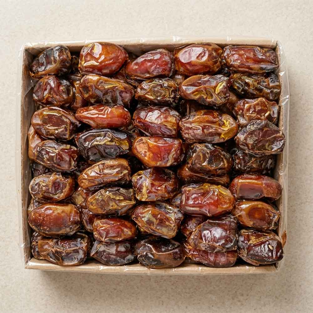 خرید خرمای کبکاب 2 کیلویی درجه 1 با چیدمان منظم و ردیفی در کارتن تلسکوپی